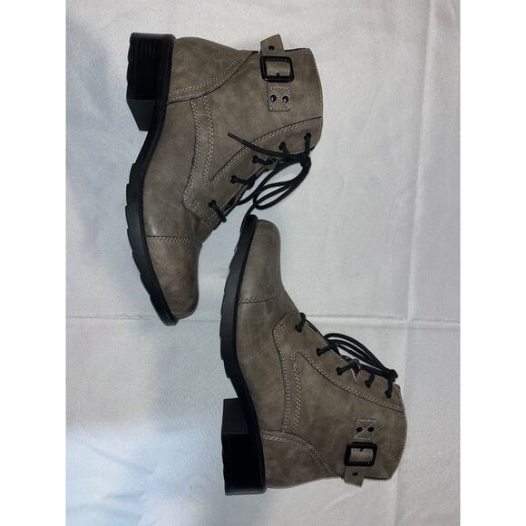 Like New condition Madden Girl Deliah Grey Stone Combat Boots Women’s Size 9.5m - Picture 6 of 8